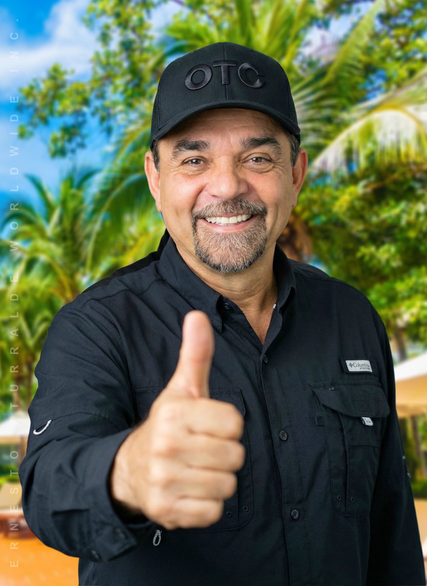 Ernesto Yturralde facilitando experiencia de team building en Miami enfocada en cultura organizacional y compromiso de equipos